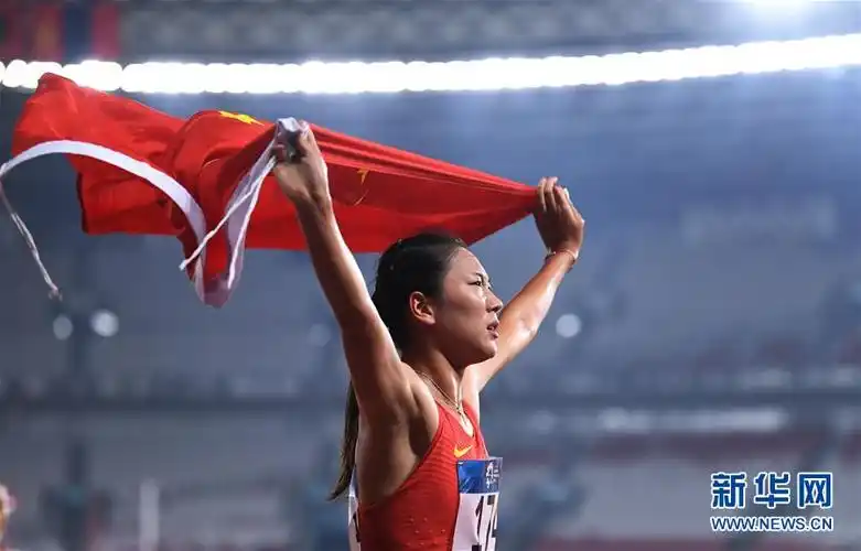 王春雨获女子800米冠军