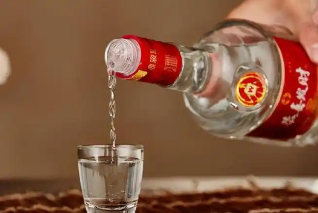 酒文化#【酒桌礼仪】1,上司相互喝完后才轮到自己敬酒;2,敬酒一定要