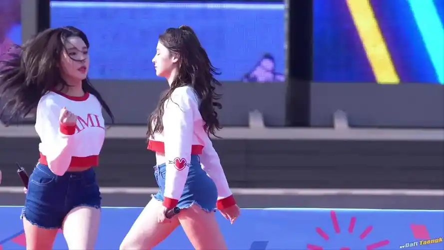 韩国女团热舞现场,哇哇哇!好美!