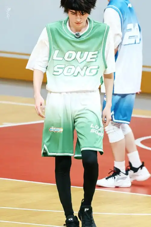 时代少年团壁纸超话#时代少年团#  cr:烟花纪·宋亚轩