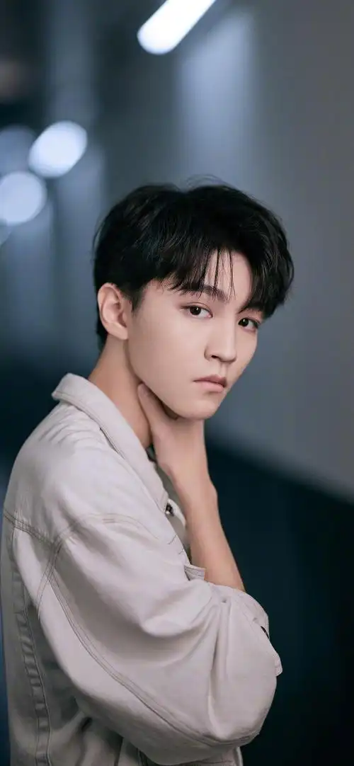 王俊凯冷酷霸气帅气的人壁纸