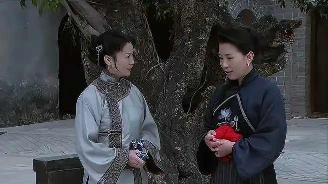 欺负寡妇,没想到寡妇比他还有种,怂了-综围屋里的桃花:绿蚕太动,吓得