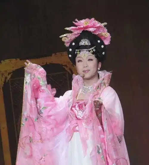 还记得当年"贵妃醉酒"的李玉刚吗?