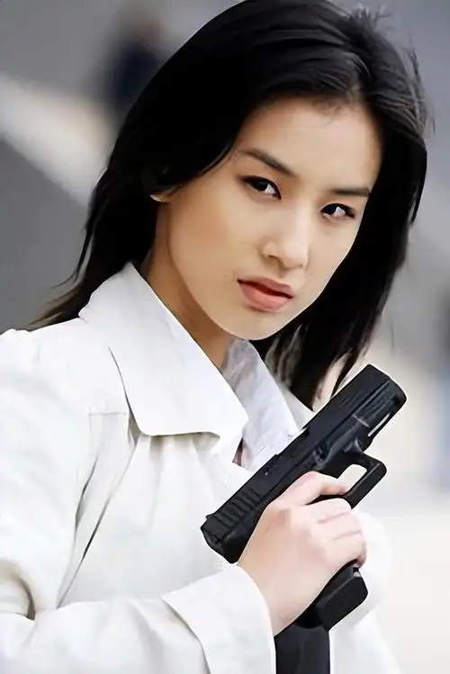 那时的黄圣依还年轻,处于最美好的年纪.