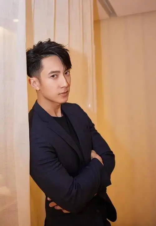 吴尊吴尊,一个拥有着贵族气质的明星,被称为"文莱王子".