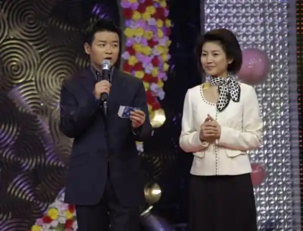 56岁王小丫主持开心辞典13年离婚又再婚如今怎么样了