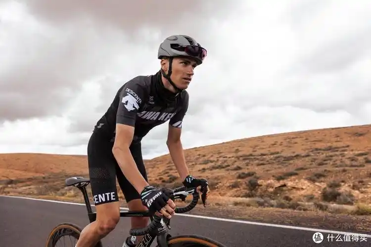 迪桑特发布全新跑步和骑行系列——awaken破风者,代言人彭于晏上脚试