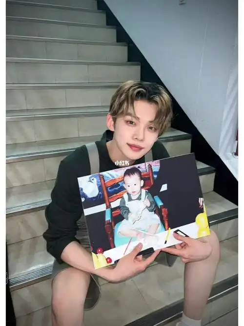 小宝宝然竣 给妈妈亲亲😫