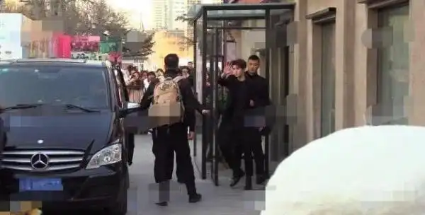 20岁小鲜肉蔡徐坤千万豪宅曝光:外观全部粉色系,十分少女心!