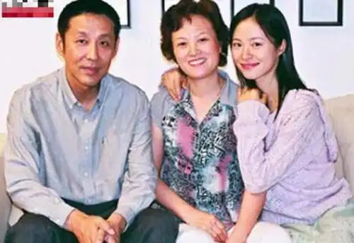 原创她是陈道明女儿,不拼爹不炒作"隐藏"34年,这才是星二代的榜样