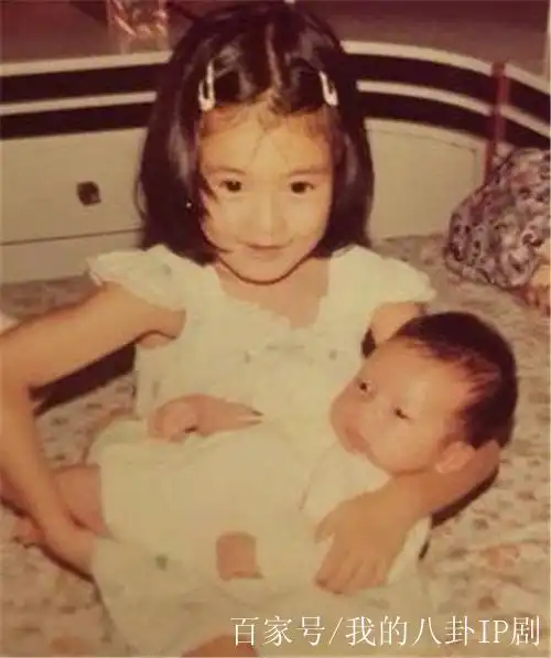 完全想不到,女神贾静雯小时候竟然长这样?这个样子也太丑了吧?