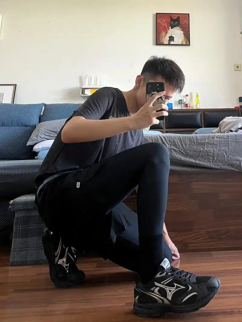 ootd|夜跑男孩的高弹紧身裤穿搭.今天心情不太好,那就出门 - 抖音