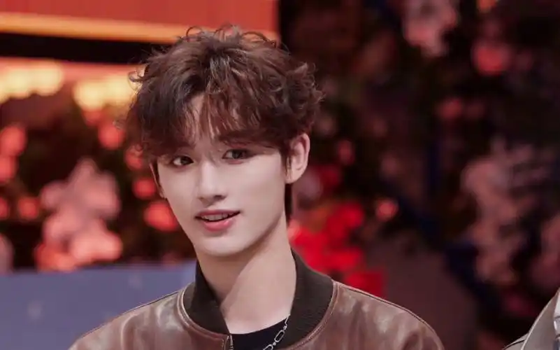 【丁程鑫】今日份帅气已送达!