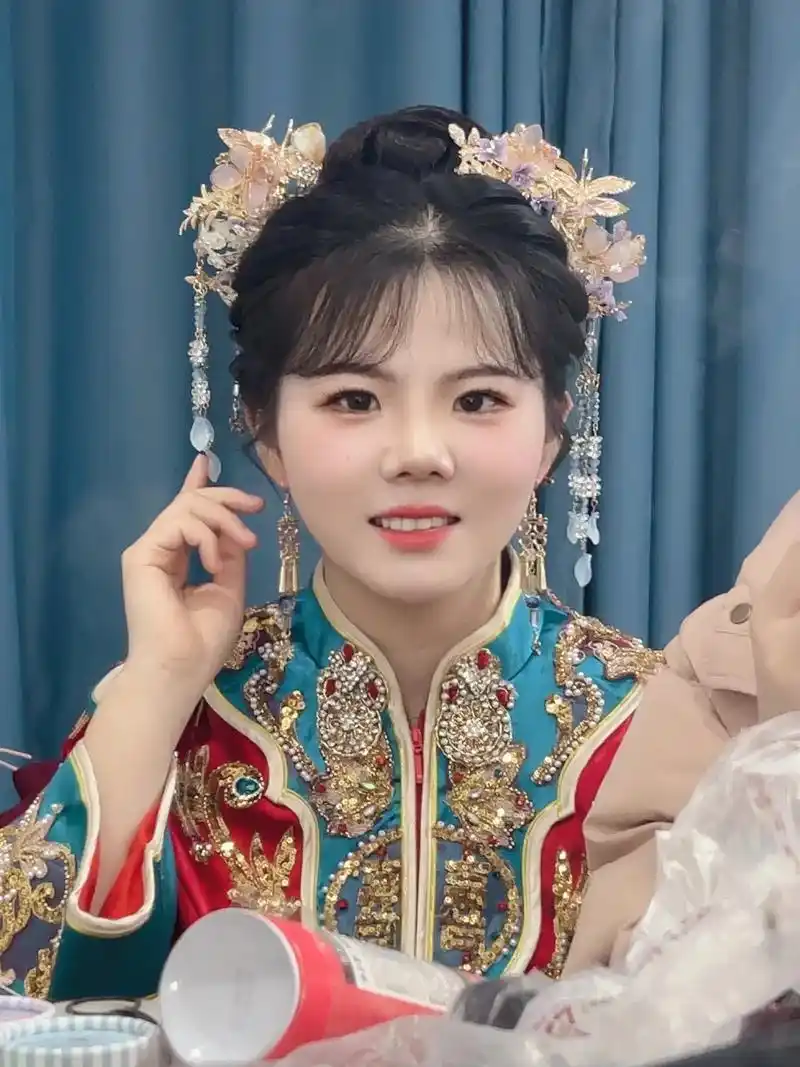 超短发新娘 新娘头发全部剃光了 重新长了不到一年 短的难以形 - 抖音