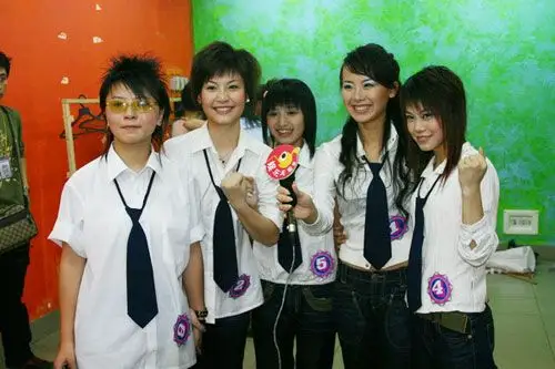 伊人风采 湖南卫视2005超级女声 正文  5月13日晚,2005超级女声长沙唱