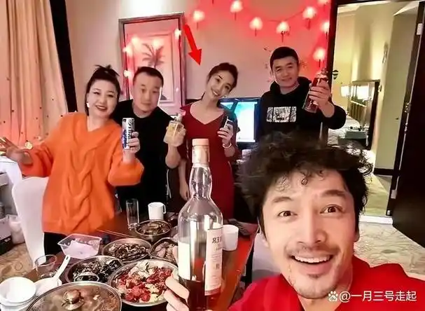 胡歌老婆近照曝光卸妆后的真实颜值太普通打扮土气小肚子抢镜