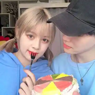 2021最火爆微信双人情头亲密相爱头像,情侣头像图片-回车桌面