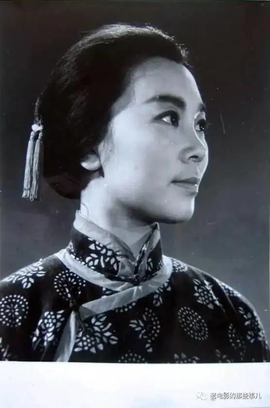 洪雪飞原本是昆曲演员,后来改唱京剧.