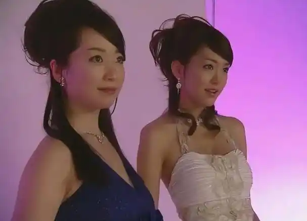 她,原本是厦门大学的校花,才貌双全.