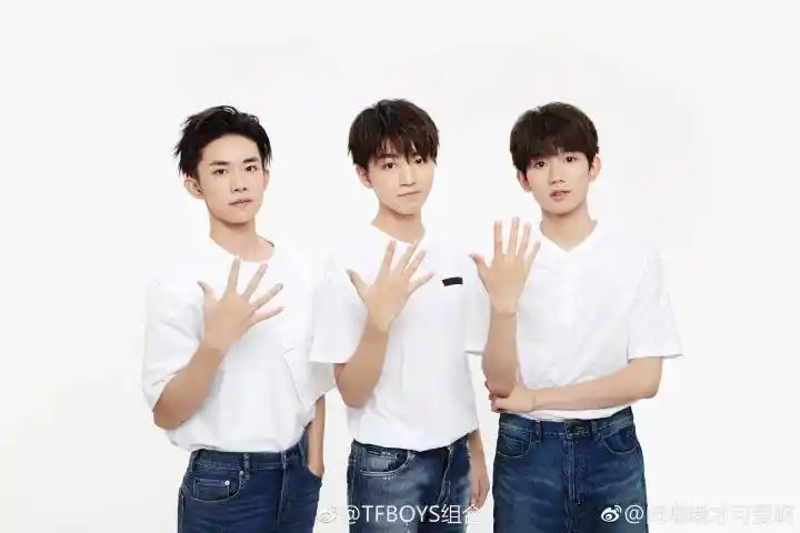 tfboys五周年白t合照暗藏玄机,原来是《heart》