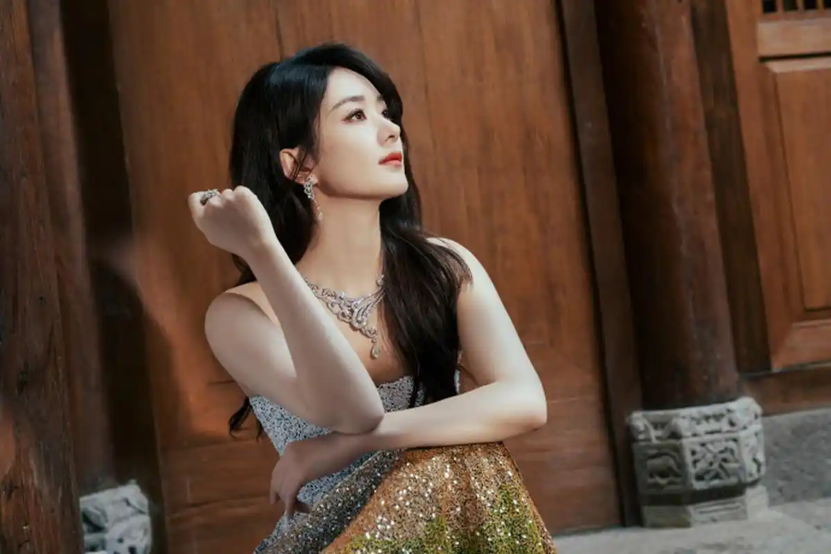 在娱乐圈中,赵丽颖如同一颗璀璨的星星,凭借坚韧不拔的毅力和不屈不挠