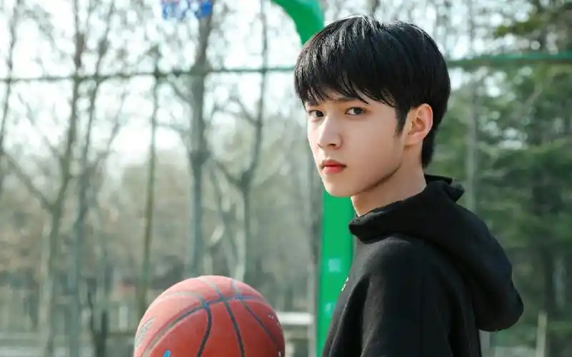 【刘耀文】谁能不爱篮球少年?不心动挑战之刘朵拉打篮球