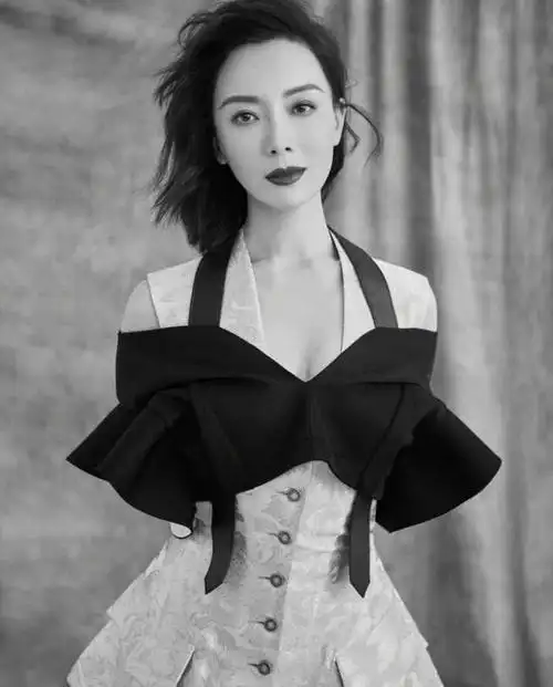 41岁陈数风情万种罕见真空装出席活动网友皮肤好白啊