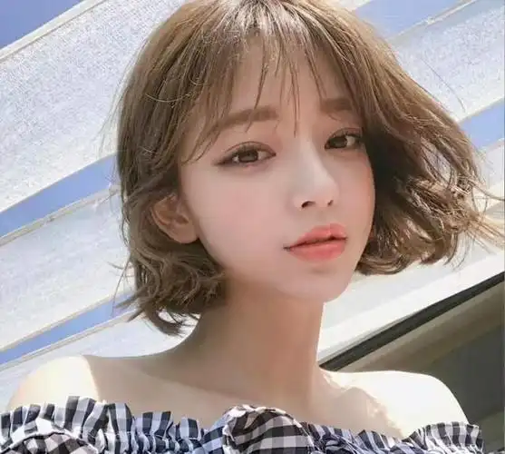 减龄短发,如何才能烫出洋气,时尚,减龄的卷发发型图片图1