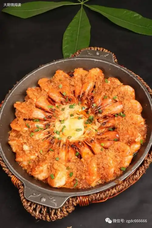 蒜香虾桌桌必点客人就没吃腻过关键是盖蒜蓉酱淋豉油汁