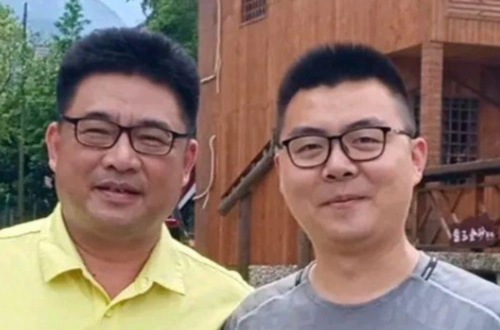 许敏的姑姑与郭威视频十分和善提出要为奇奇悦悦辅导英语功课