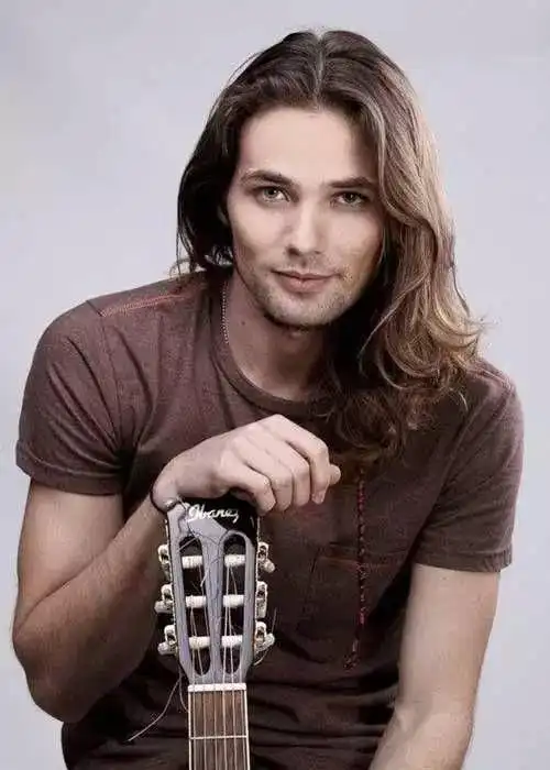 男士长发发型图片(帅气的男中长发发型)