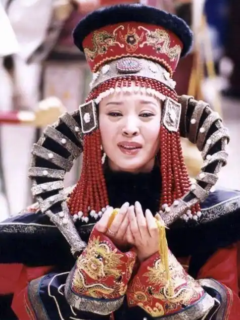 她在《康熙王朝》是颜值担当,虽美,观众却记不住她,后淡出荧屏_胡天鸽