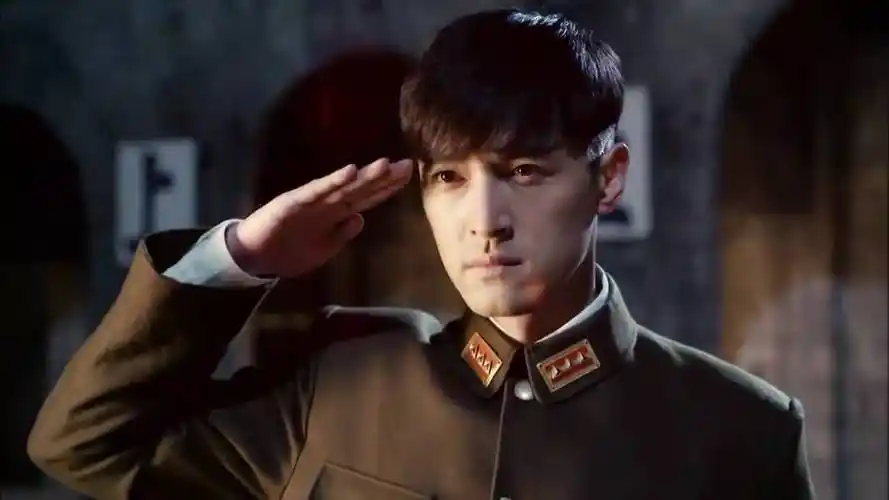 近日,胡歌主演的谍战片《伪装者》掀起了谍战片热潮.