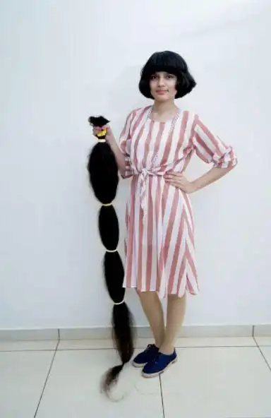 印度18岁女孩剪掉2米长发留头发12年获两次吉尼斯纪录认证