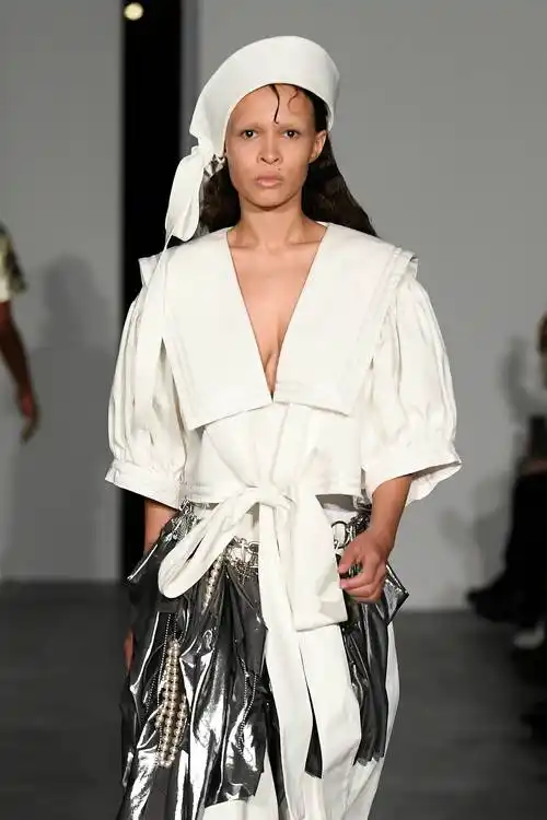 巴黎时装周——vaquera品牌时装秀_新华社_法国巴黎_服装