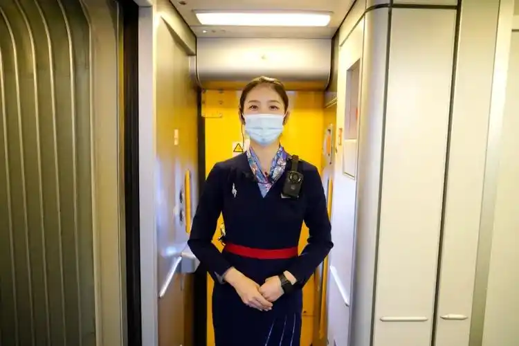 美银西高铁乘务员小姐姐换新装啦