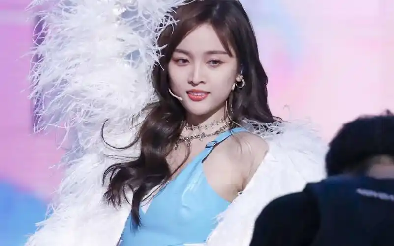 【吴宣仪】最美造型舞台《粉蓝夕前》直拍