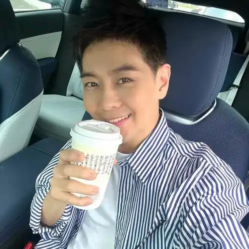 8月4日,林志颖在自己的个人社交账号上晒出了自己的自拍照,并配文道:"