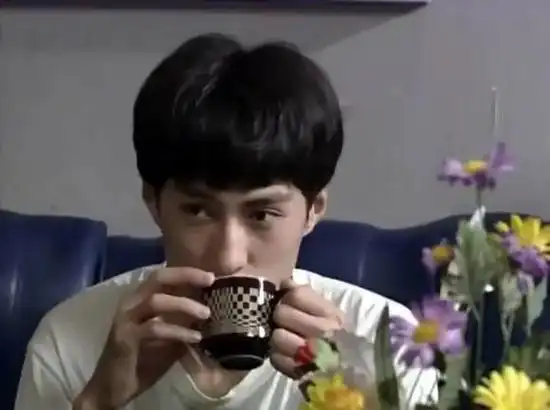 国家一级演员靳东的低调情史:错的时间遇见江珊,后娶二婚的李佳