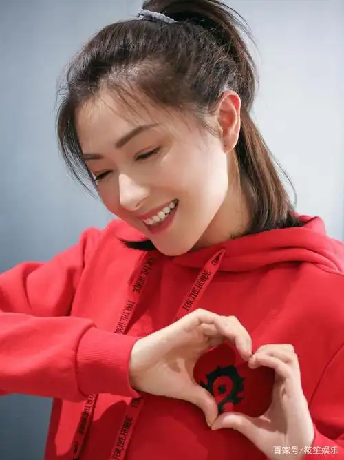 这就是万茜,清纯却不失惊艳,霸气又带有柔弱