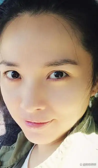 靳东老婆李佳,有何魅力让男神靳东沦陷,死心塌地对她好?