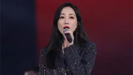 逃过了原唱竟没逃过韩雪,一首《处处吻》刷爆全网,开口惊艳众人