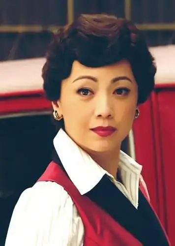 她的演艺道路跌宕起伏,刚与tvb破冰,就被杨千嬅抢了风头!