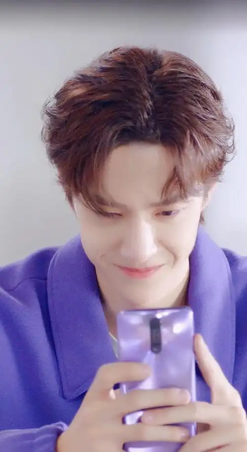 正能量艺人王一博帅气写真