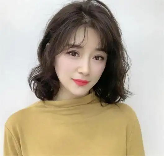卷发发型中短发2023年,爆款中短卷发推荐_卷发_女生发型大全