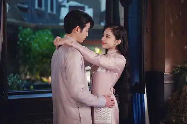 古力娜扎捧脸咬唇吻刘以豪紧张心慌她美过头了