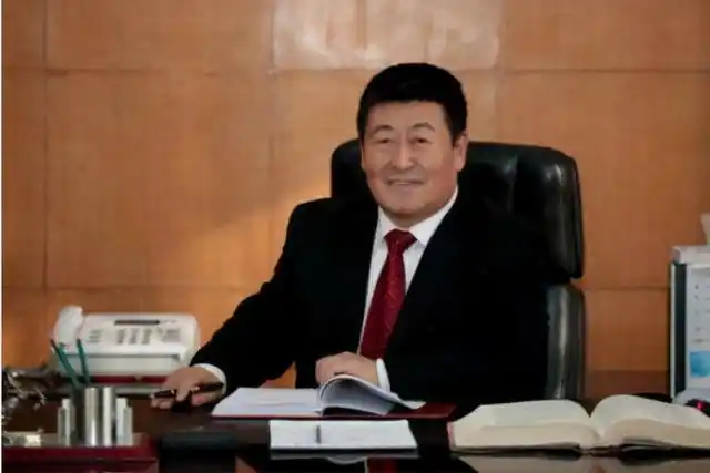 财富:53亿 简介:吕中楼,出生于1965年,山西人,现任沁和能源集团董事长