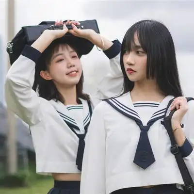 2021最新穿校服的校园姐妹花头像两个人一张的