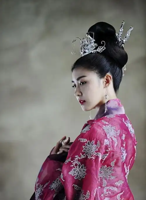 韩国演员演古装美人秋瓷炫惊艳朴诗妍温婉