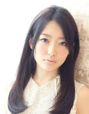 斜刘海中长发发型 女生斜刘海发型大全